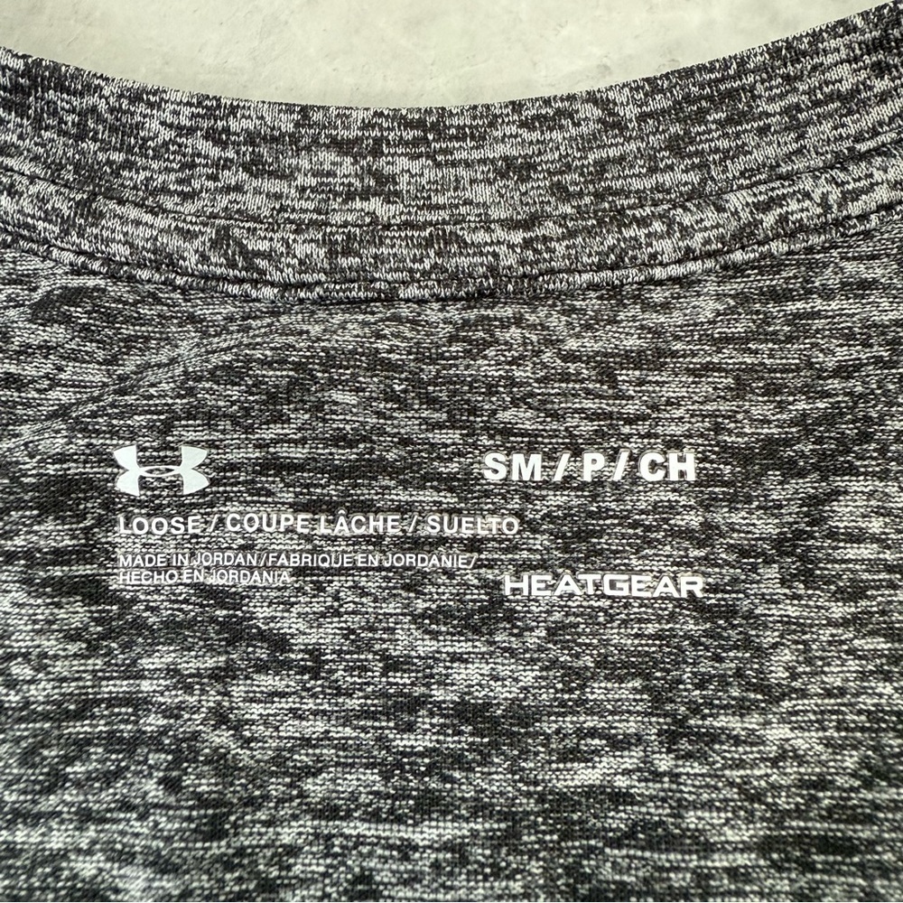Women’s Under Armour Twist Tech Heat Gear V-Neck Short Sleeve Shirt Small - Picture 12 of 15